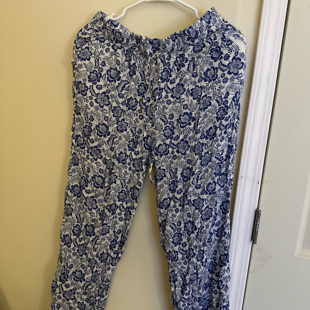 Velvet Heart Navy and White Floral pants